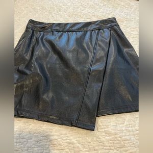 Like New jelly’s tomato leather skirt